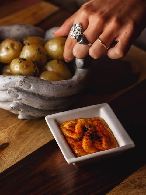 Bravas y patatas